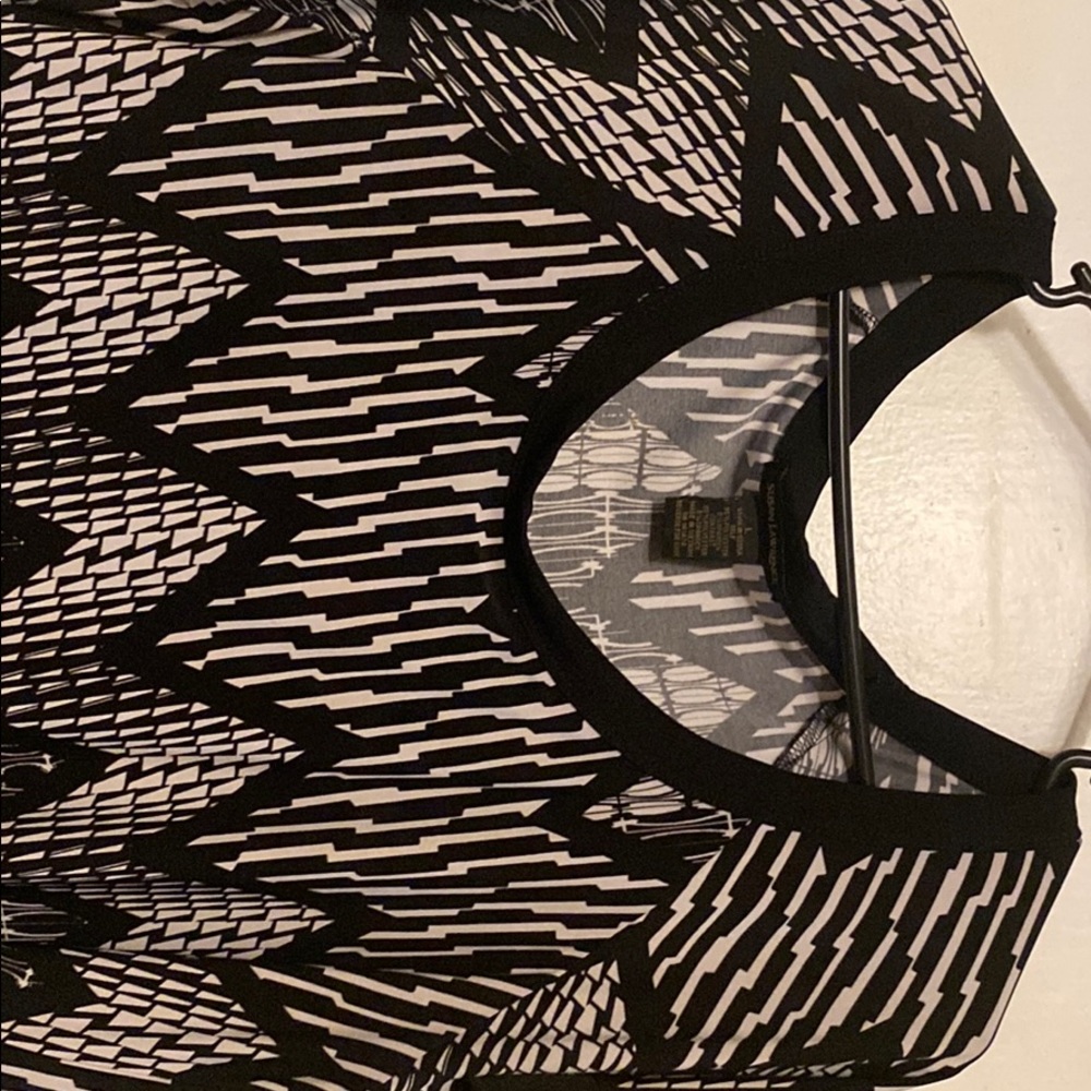 Gently Used Susan Lawrence Black Size L Top